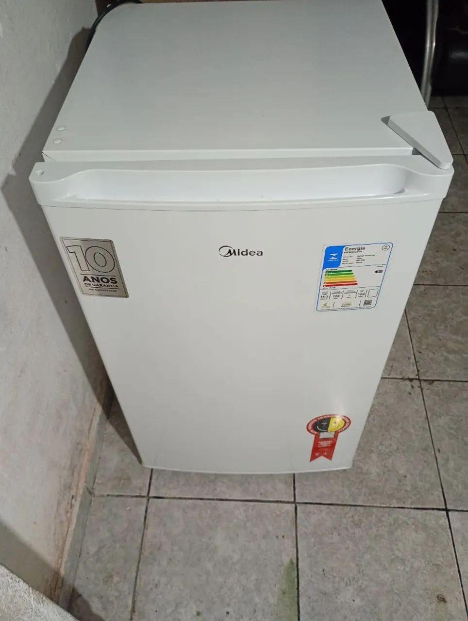 Vendo frigobar Midea 