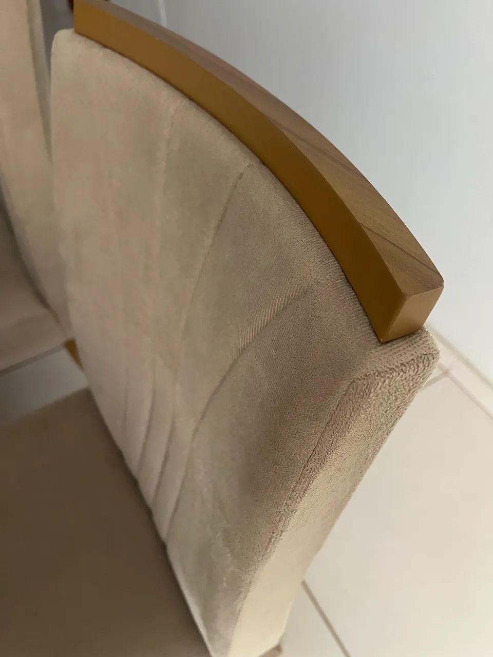 Conjunto mesa + 6 cadeiras madeira com tampo. - Foto 3