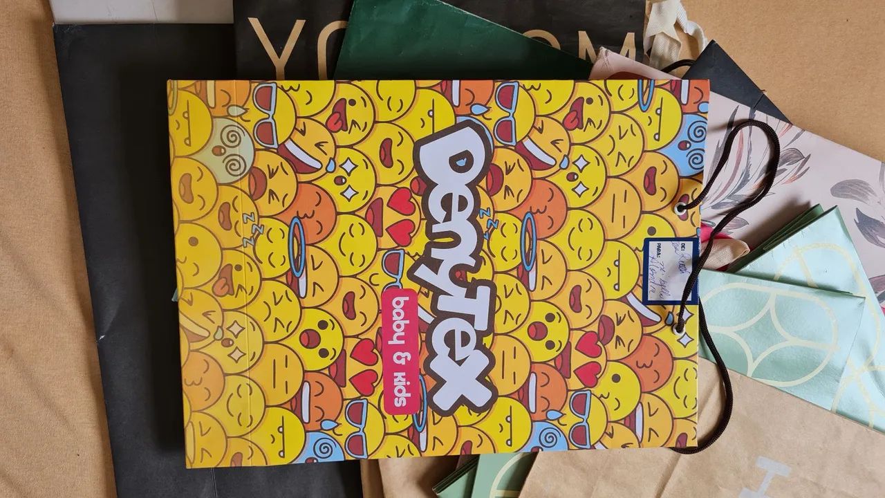 Diversas sacolas lindas lote para brecho em papelão várias marcas e grifes  - Foto 3