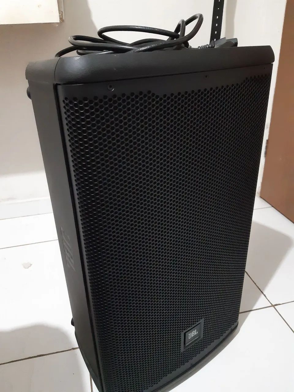 Caixa de som JBL EON 715 650w
