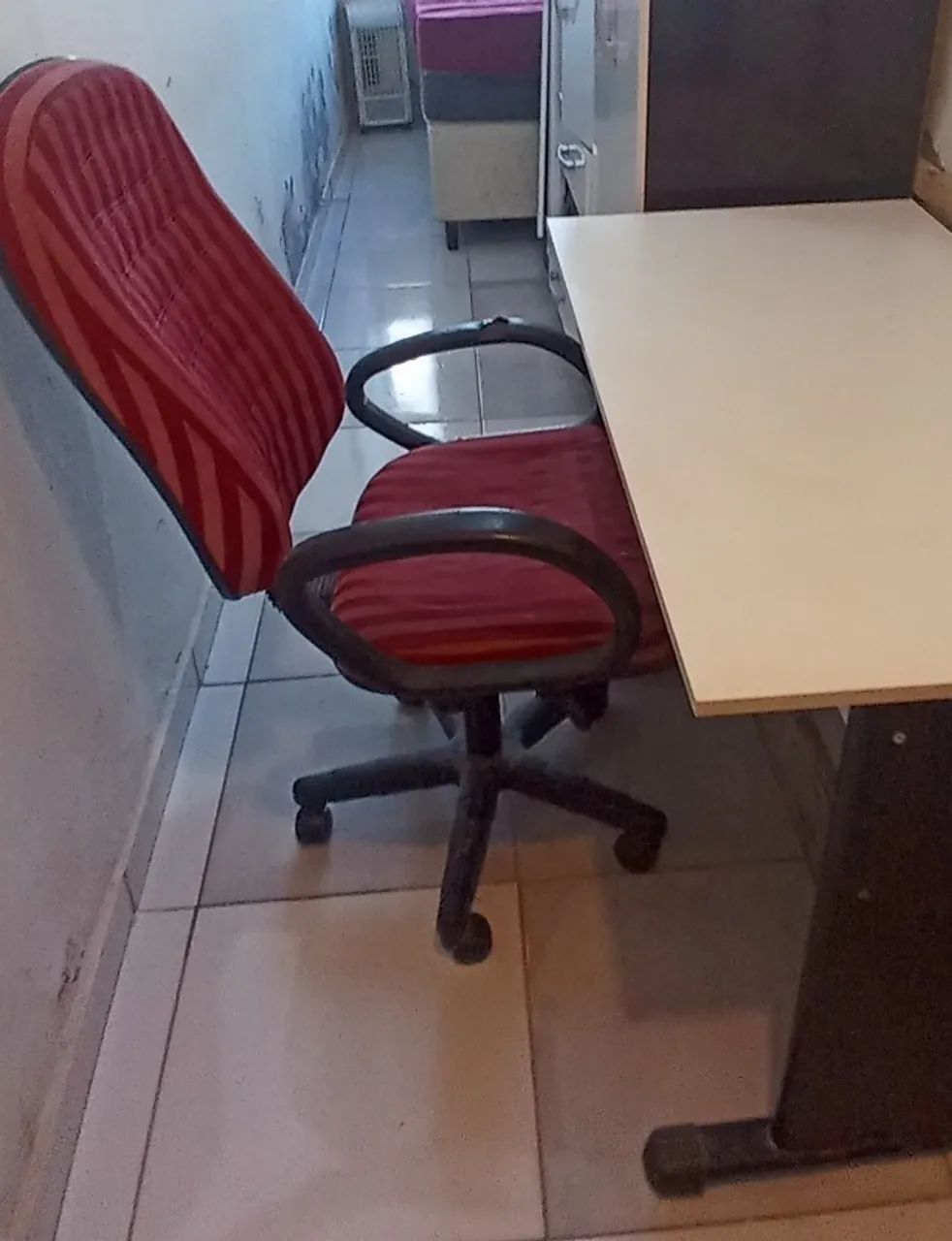 ESCRIVANINHA COM CADEIRA
