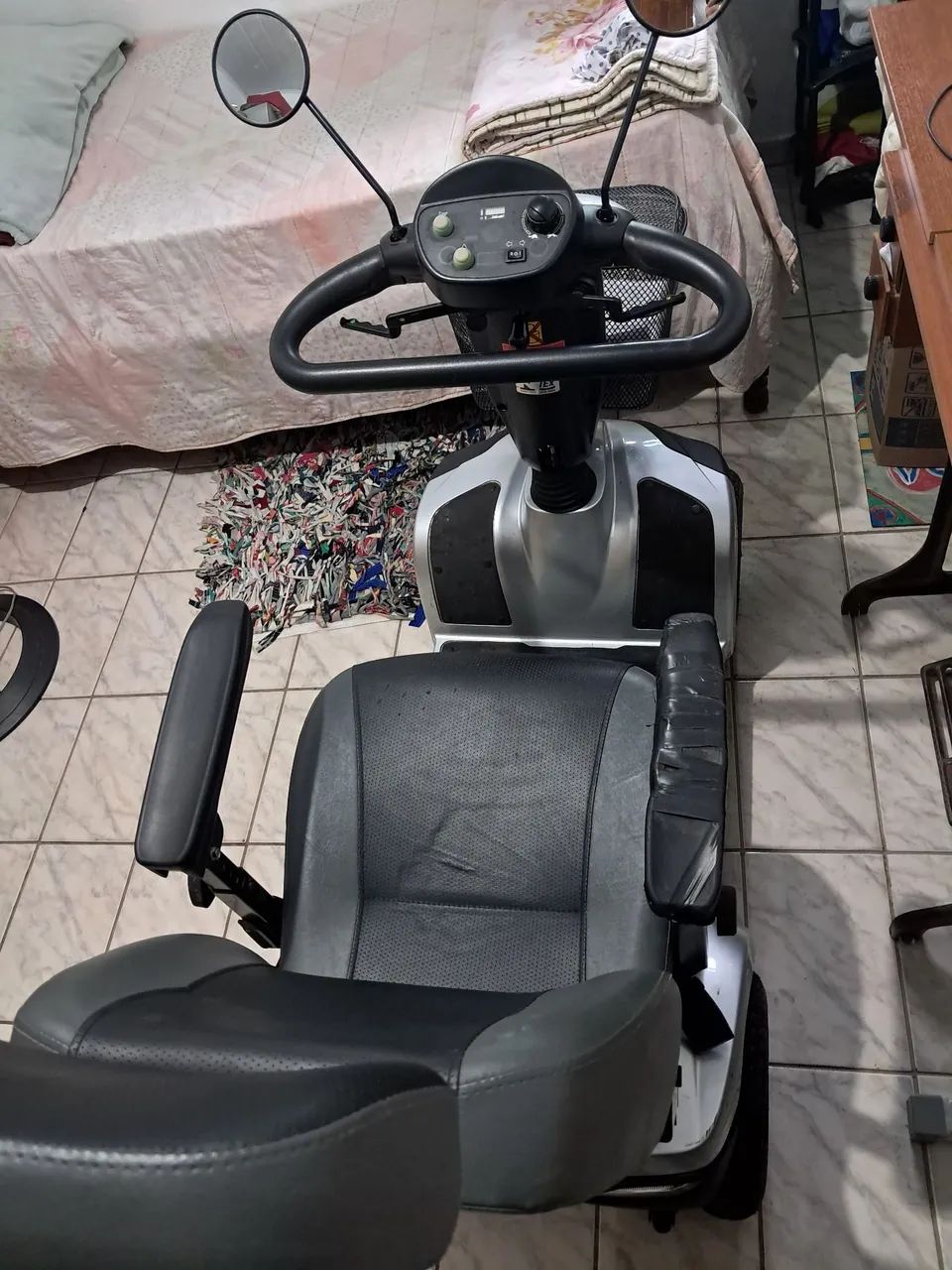 Cadeira de rodas motorizada 