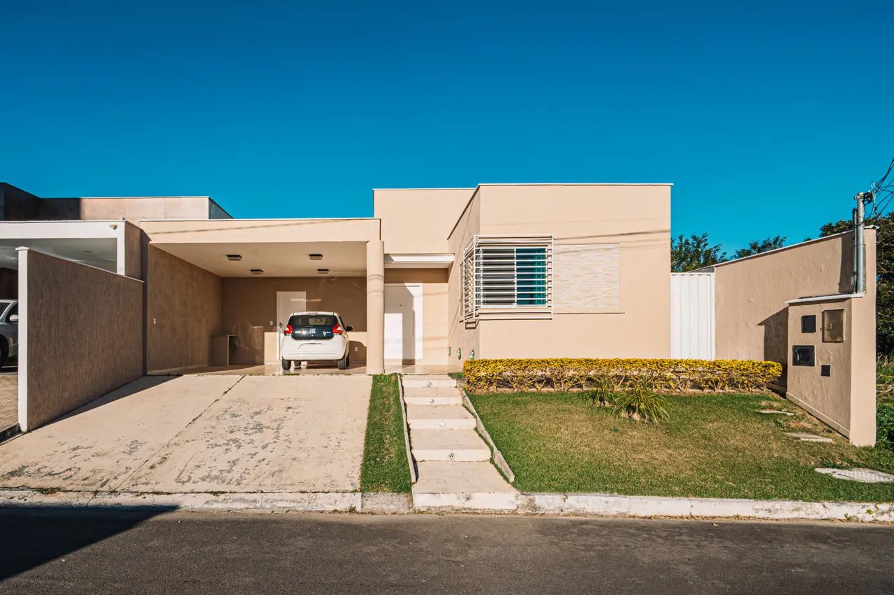 Casa linear com 02 quartos e piscina no Nova Gramado