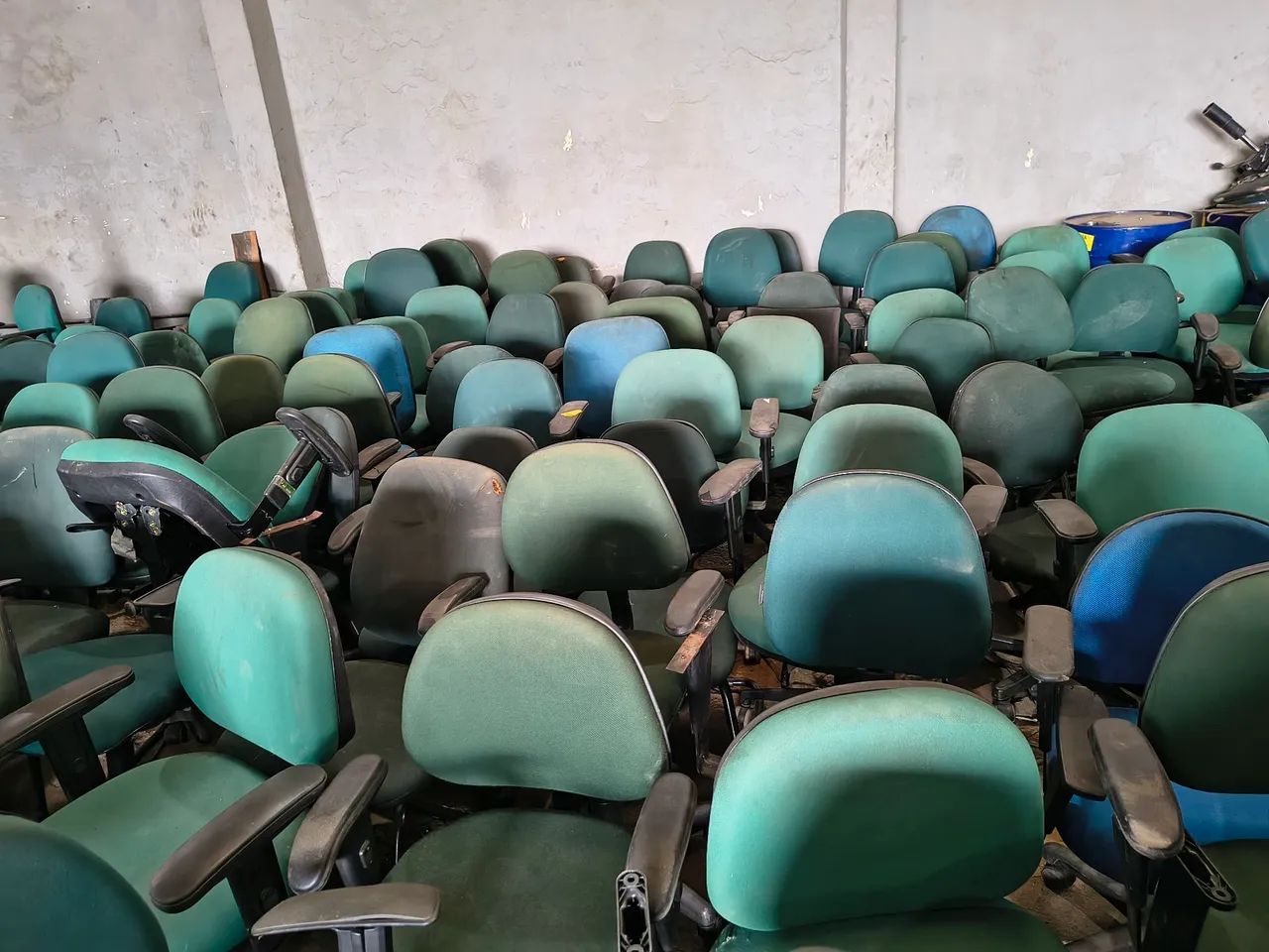 Lote de cadeiras em bom estado 