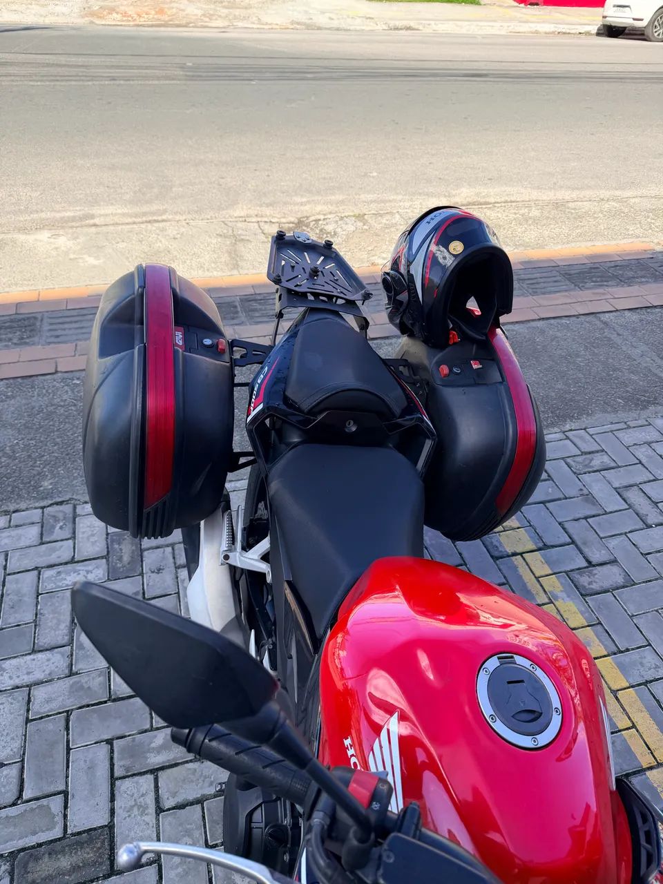 CB 500 F com acessórios e 1 capacetes  - Foto 3