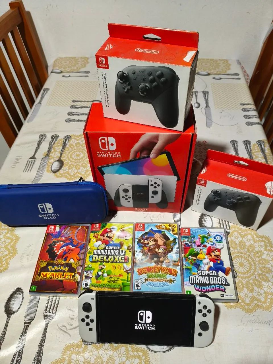 Nintendo Switch OLED + 2 Pro Controllers + 4 Jogos + 256GB + Case - Foto 3