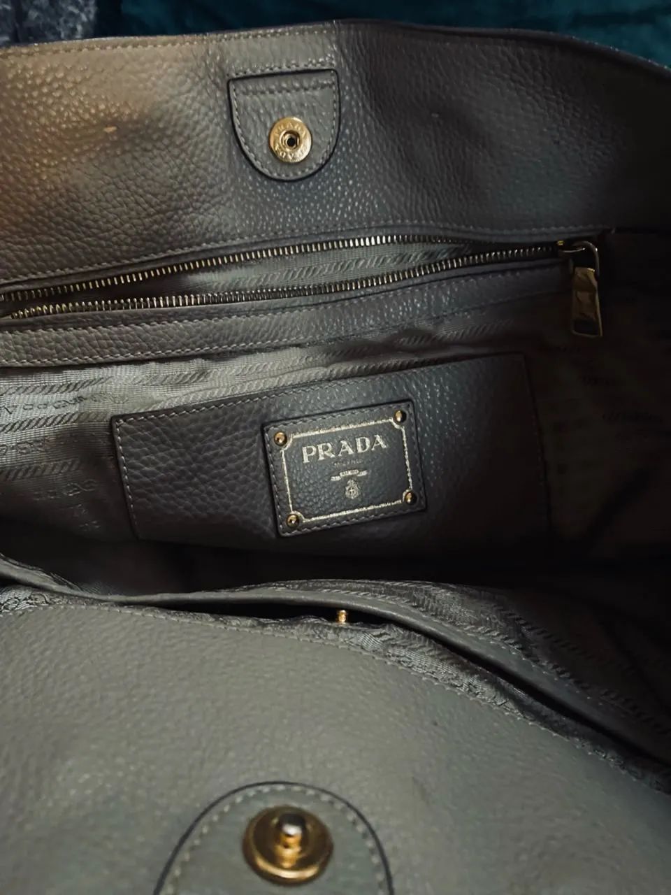 Bolsa Tote Prada Vitello Daino na cor cinza .  - Foto 4