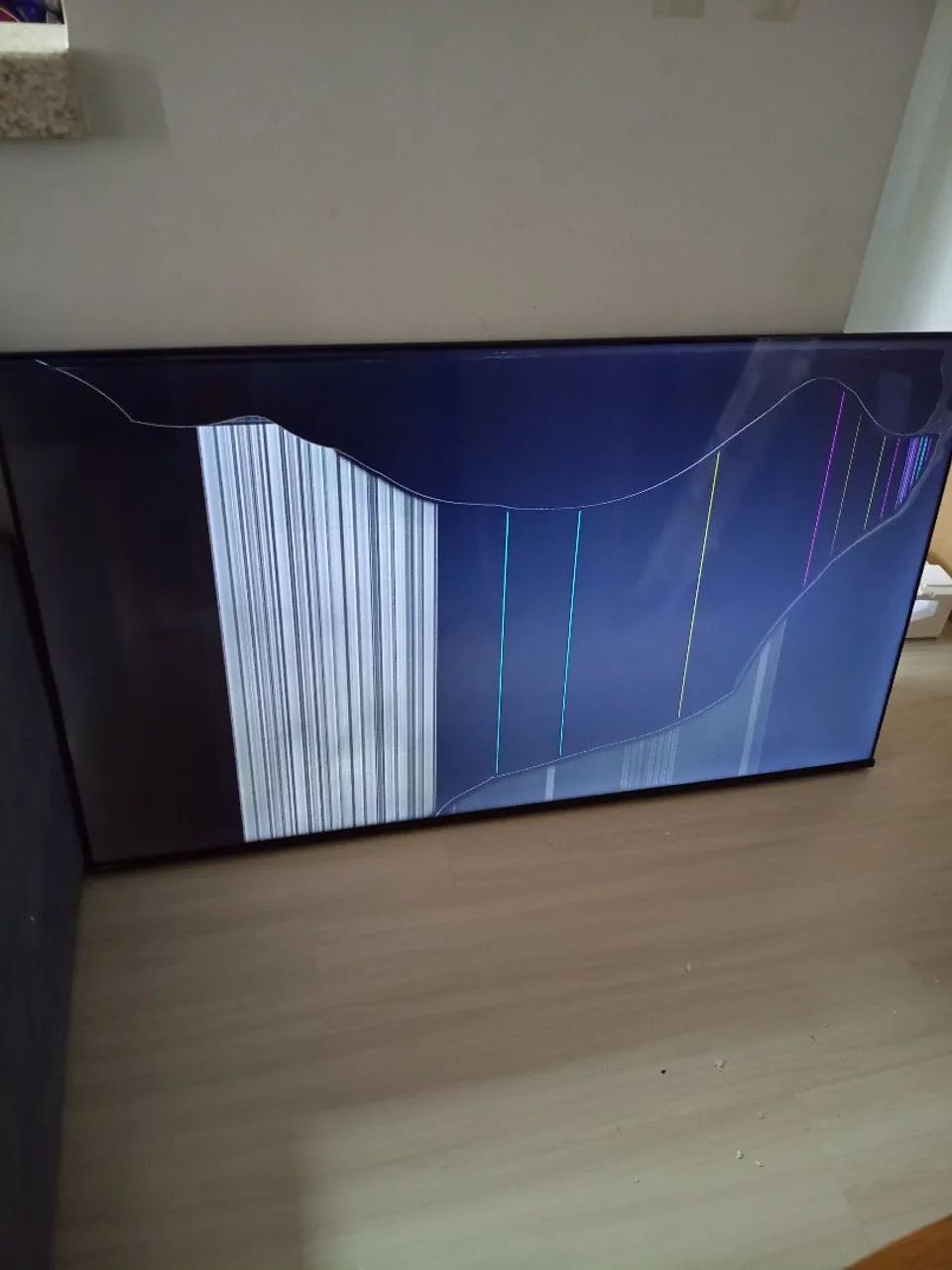 Vendo tv 65 pol. Com a tela quebrada  - Foto 2