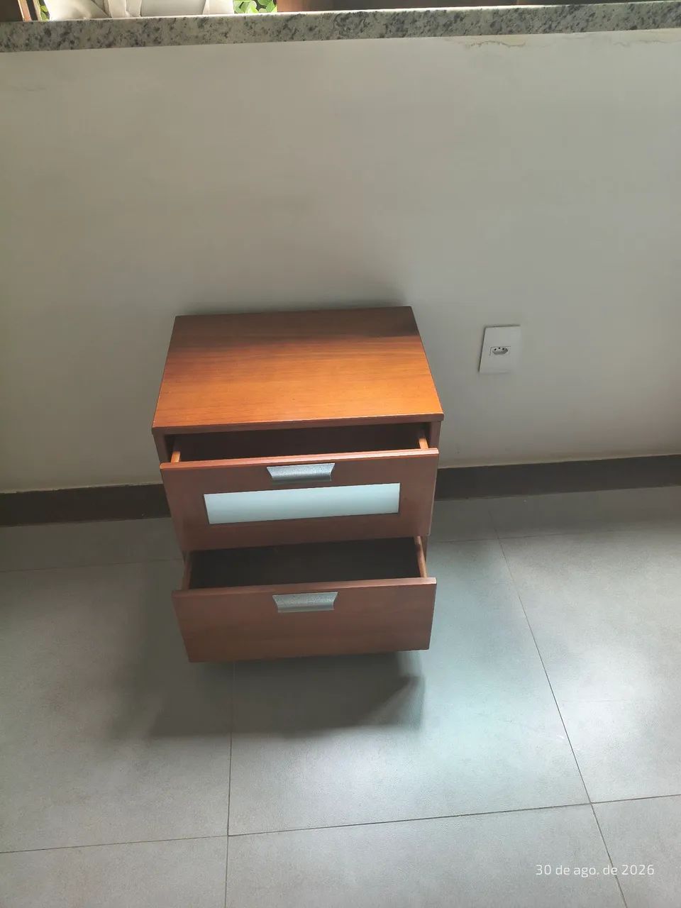 Linda bicama com criado mudo  - Foto 4