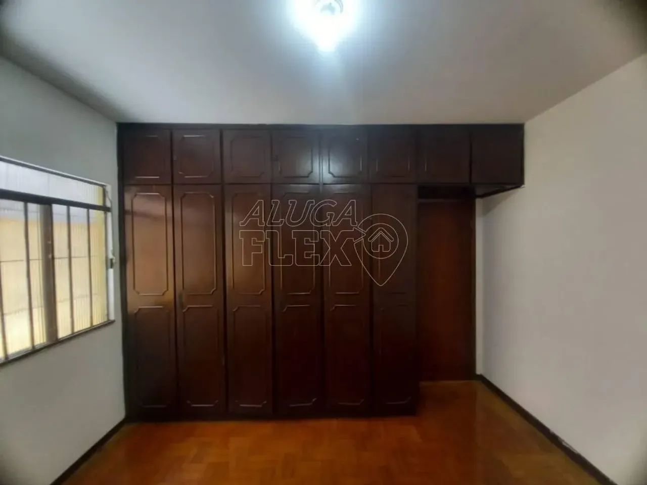 Casa Comercial para alugar com 352 m² por R$3.200,00 - Foto 2