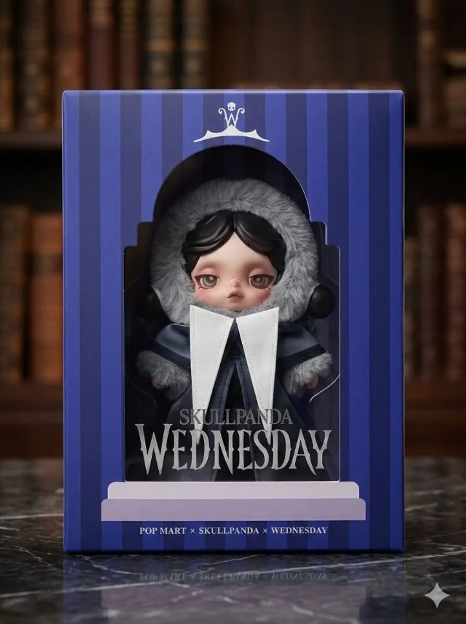 Pop Mart SKULLPANDA × Wednesday Plush - Brinquedos e Jogos