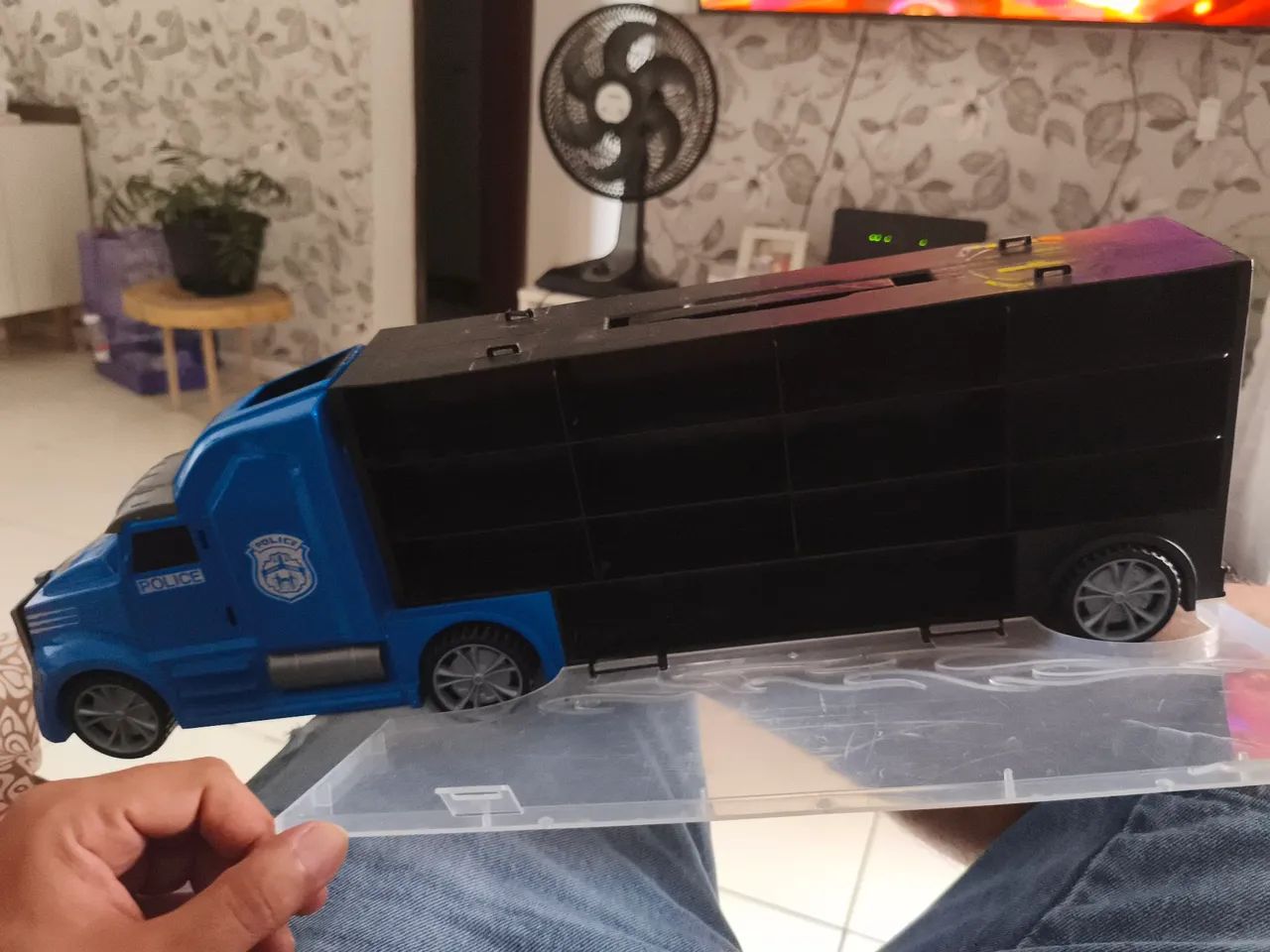 Caminhão policial de brinquedo  - Foto 2