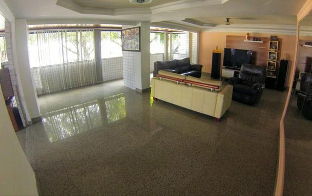 Apartamento em Petrópolis, com 260metros, 4 suites, 4 salas-Excelente Localização - Foto 3