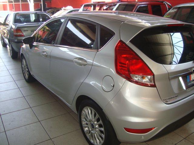 FORD FIESTA 2014/2015 1.6 TITANIUM HATCH 16V FLEX 4P POWERSHIFT - Foto 2