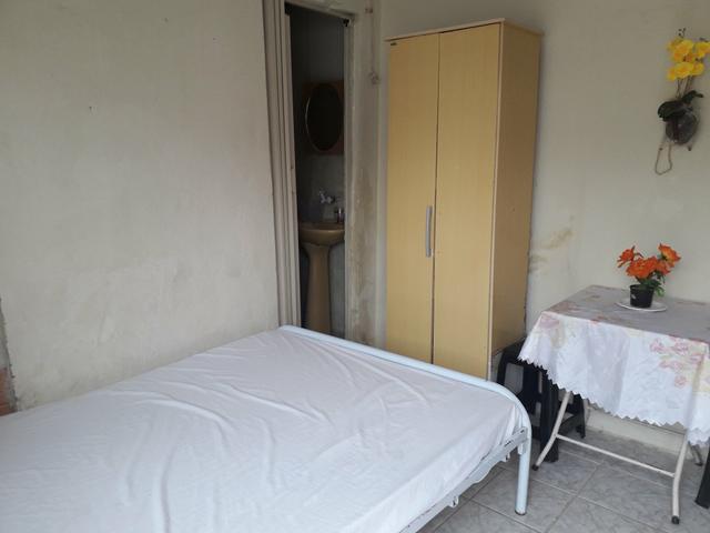 Alugo quarto com banheiro. ate 2 pessoas - Foto 2