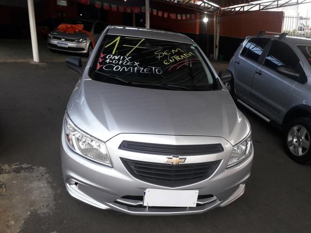 Vendo Chevrolet Onix 1.0 Flex completo - Foto 2