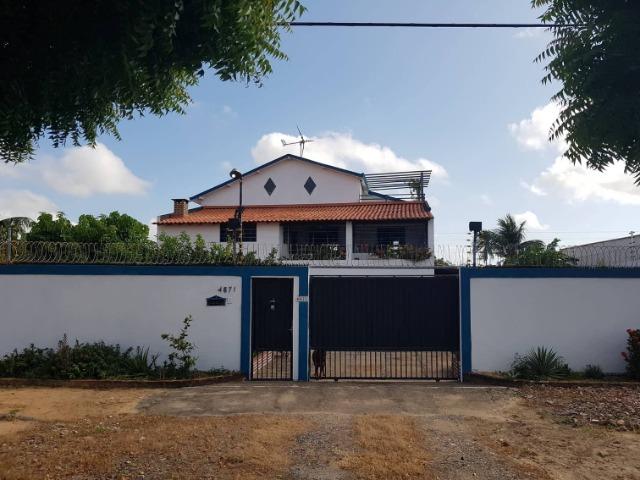 Vendo sobrado em Parnaíba, com 4 suites + 1 quarto próximo a várias Universidades