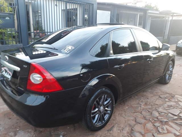 Focus Ghia Sedan 2.0 Aut com teto e couro - Foto 5