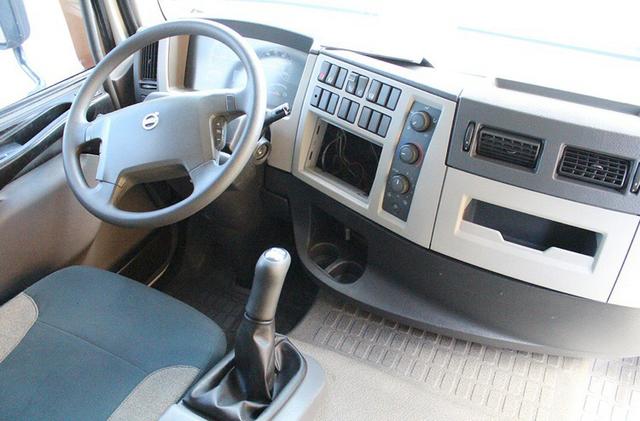 Caminhão Volvo 270 Bi-Truck 8x2
