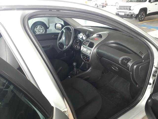 Peugeot 206 ano 2010 - Foto 12