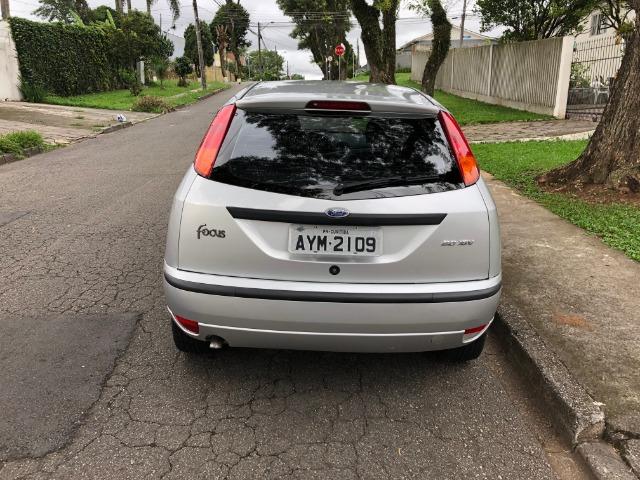 Ford Focus Hatch GLX 2.0 em excelente estado, segundo dono - Foto 5