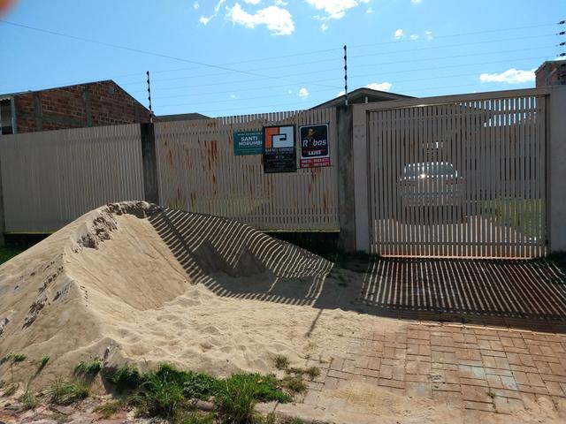 Terreno murado com casa de madeira - Foto 4
