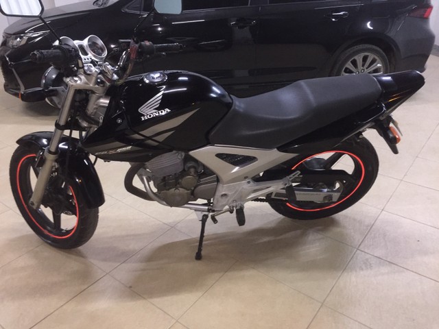 TWISTER 250CC PRETA