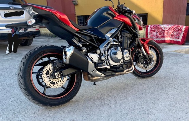 KAWASAKI Z900 VERMELHA