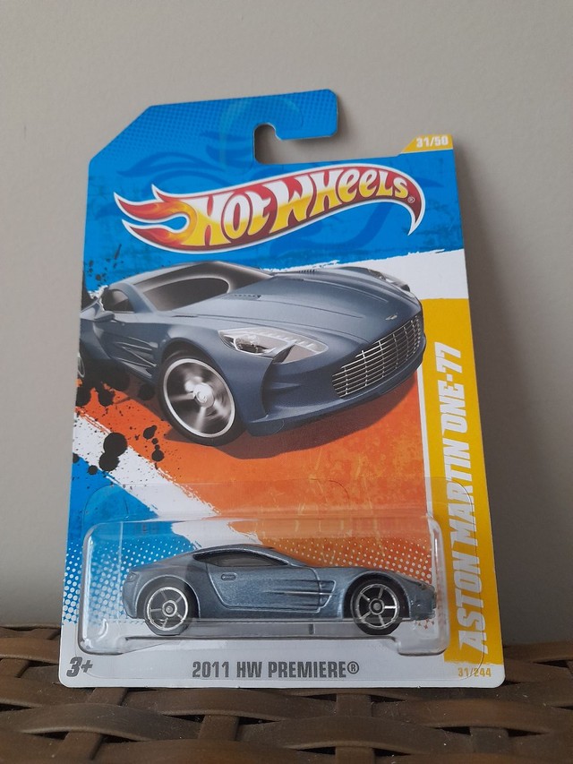 HOT WHEELS ASTON MARTIN ONE 77 2011