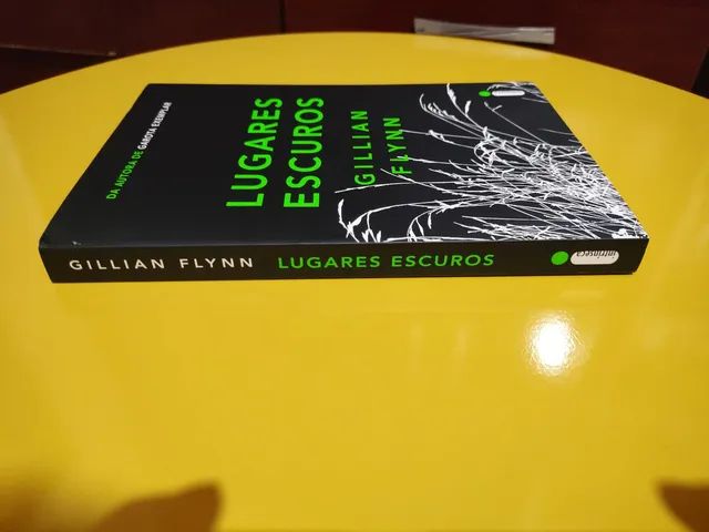 Lugares escuros. Com brinde. Produto novo.