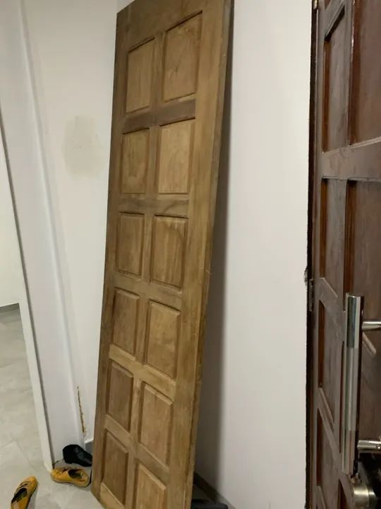 Vendo ótimoa uma porta de madeira  maciça pau darco nova - Foto 4