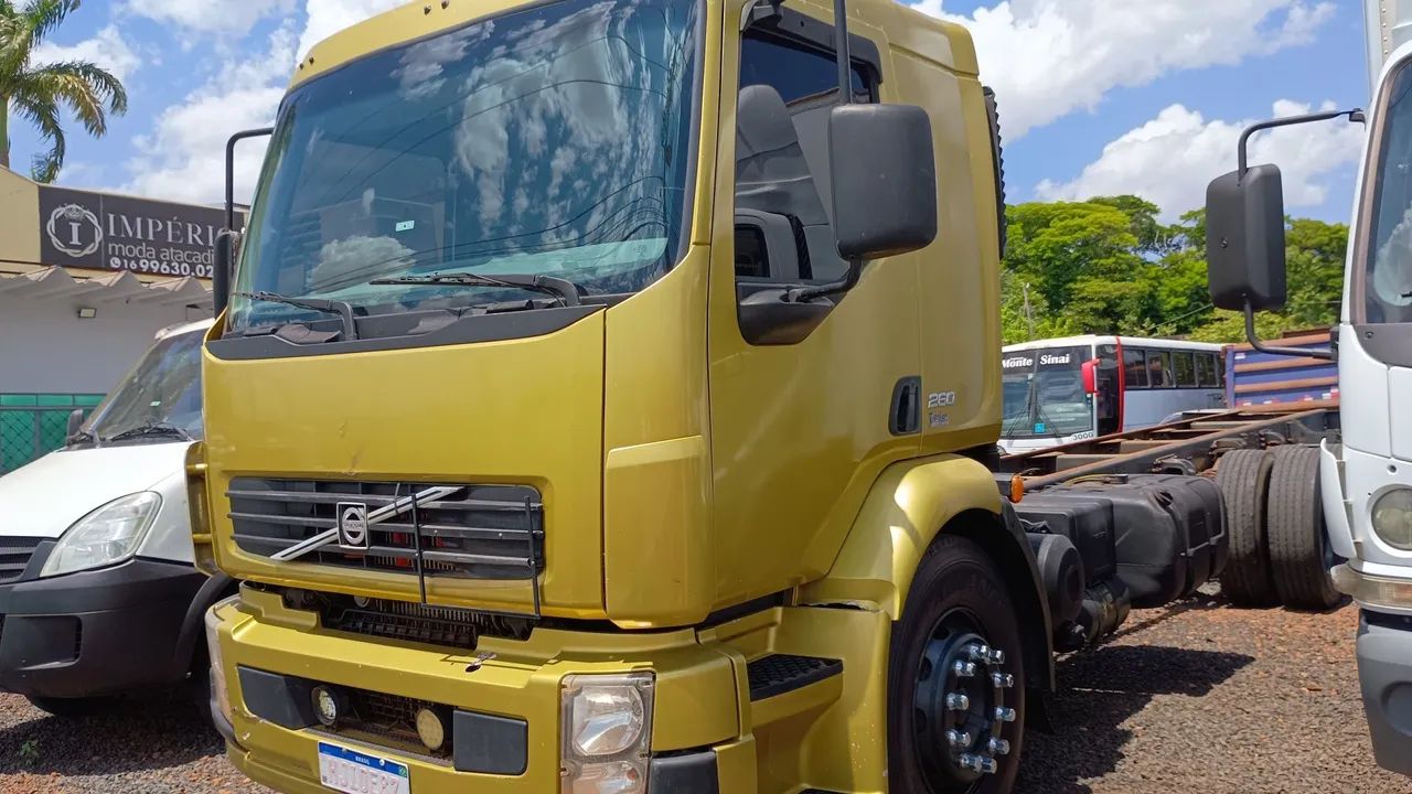 Caminhão Volvo VM 260 6X2R Leito 2011 - Foto 2