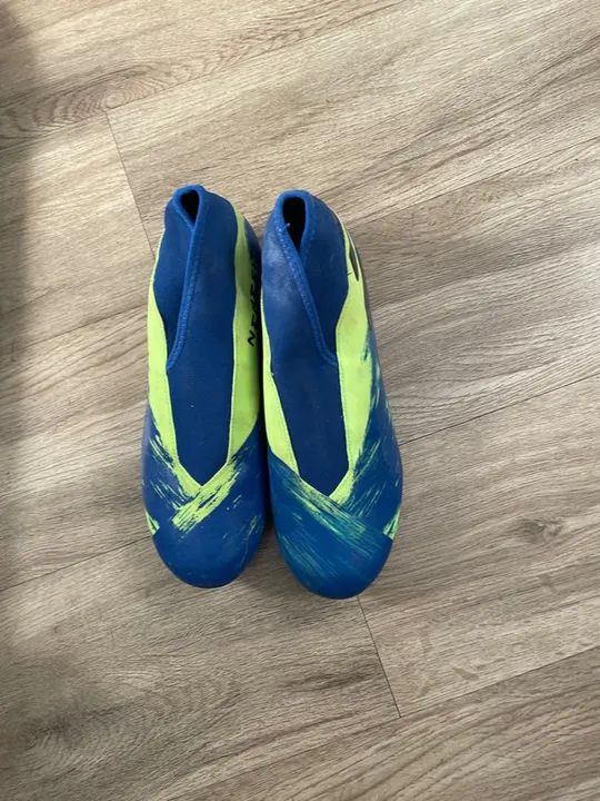 Chuteira nemeziz Pro Campo