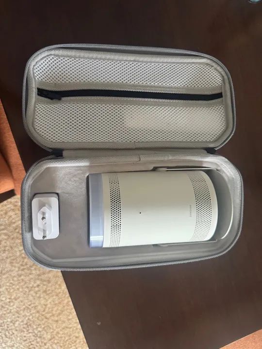Preço imperdivel!! Samsung The Freestyle 2nd Gen projetor Smart Portátil com CASE - Foto 4