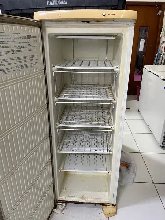 Freezer Vertical Eletrolux com vazamento 