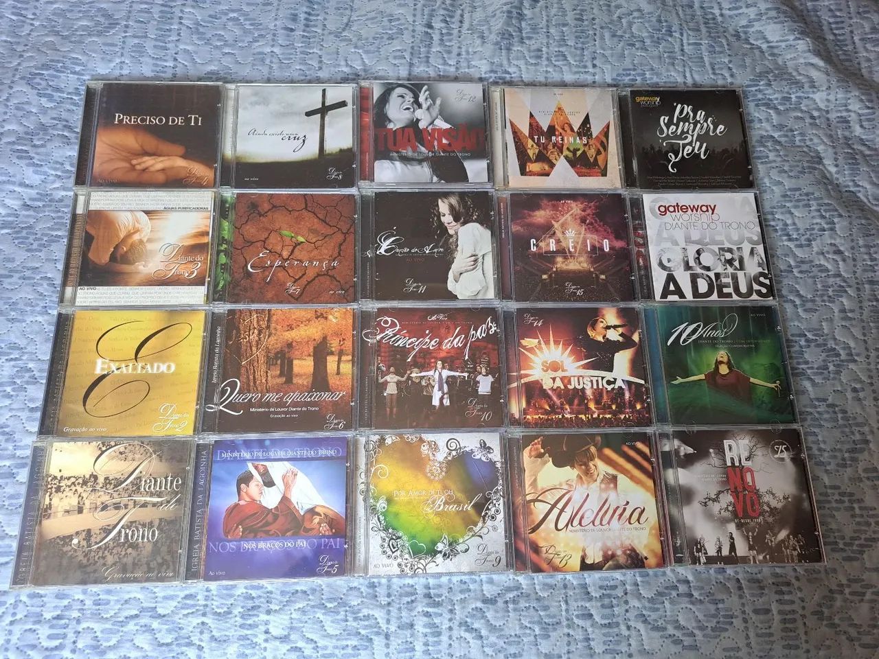 Coleção Diante do trono  - Foto 3