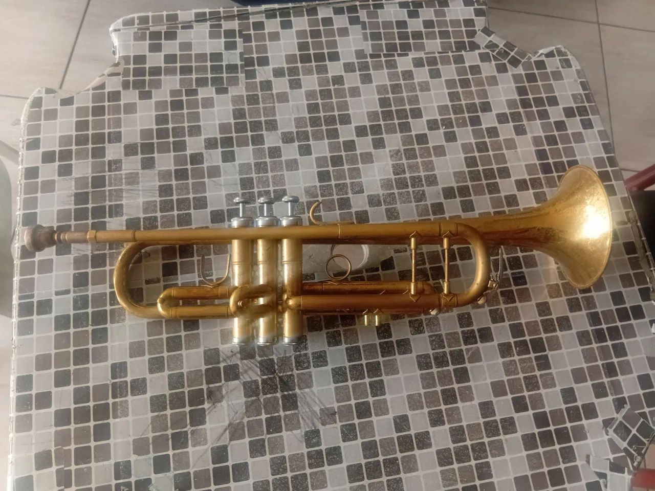 Trompete dolphin dourado é pegar e tocar  - Foto 3