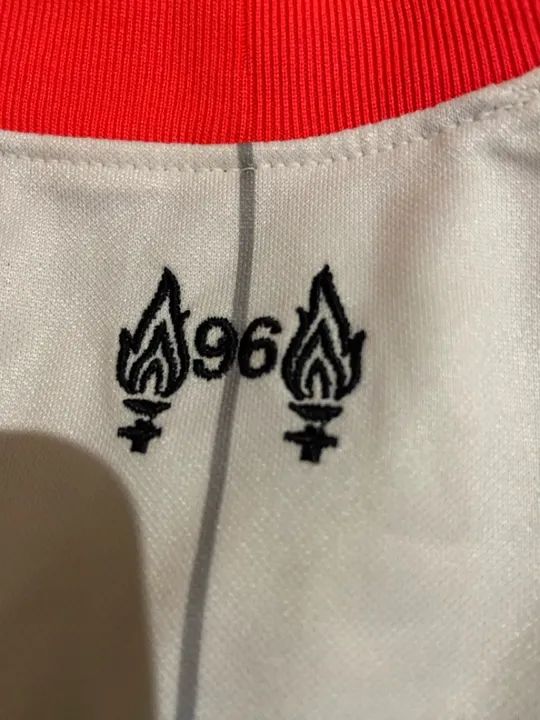 Camisa 4 do Liverpool Nike, modelo 2020/21, tamanho G, usada. - Foto 3