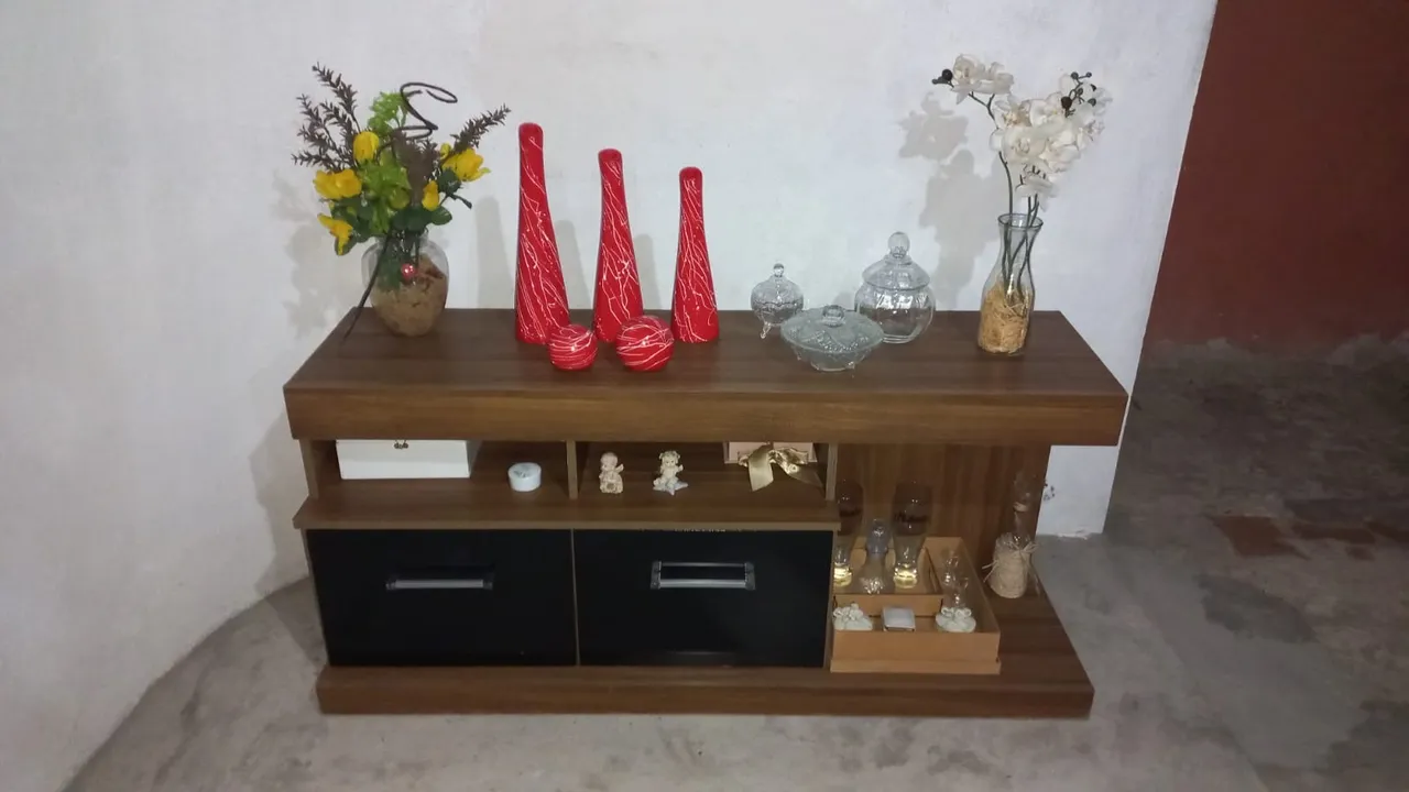 Mesa de centro em madeira com 2 gavetas