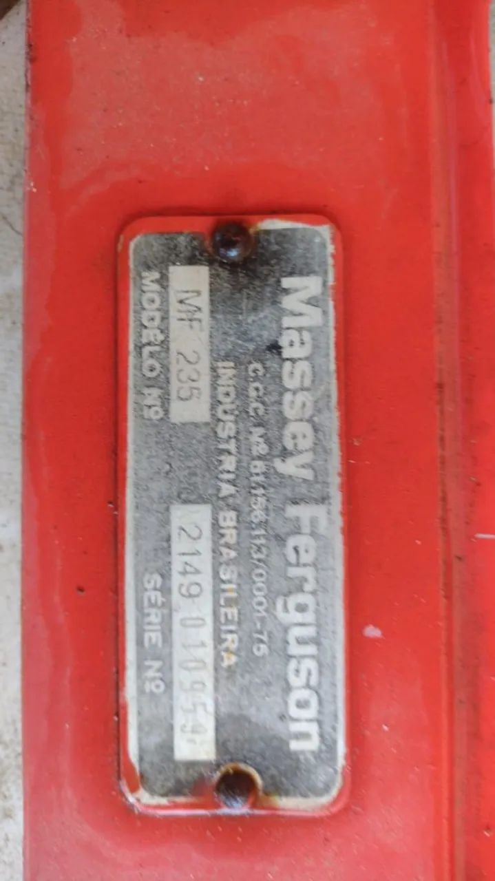 Trator Massey Ferguson modelo 235 - Foto 6