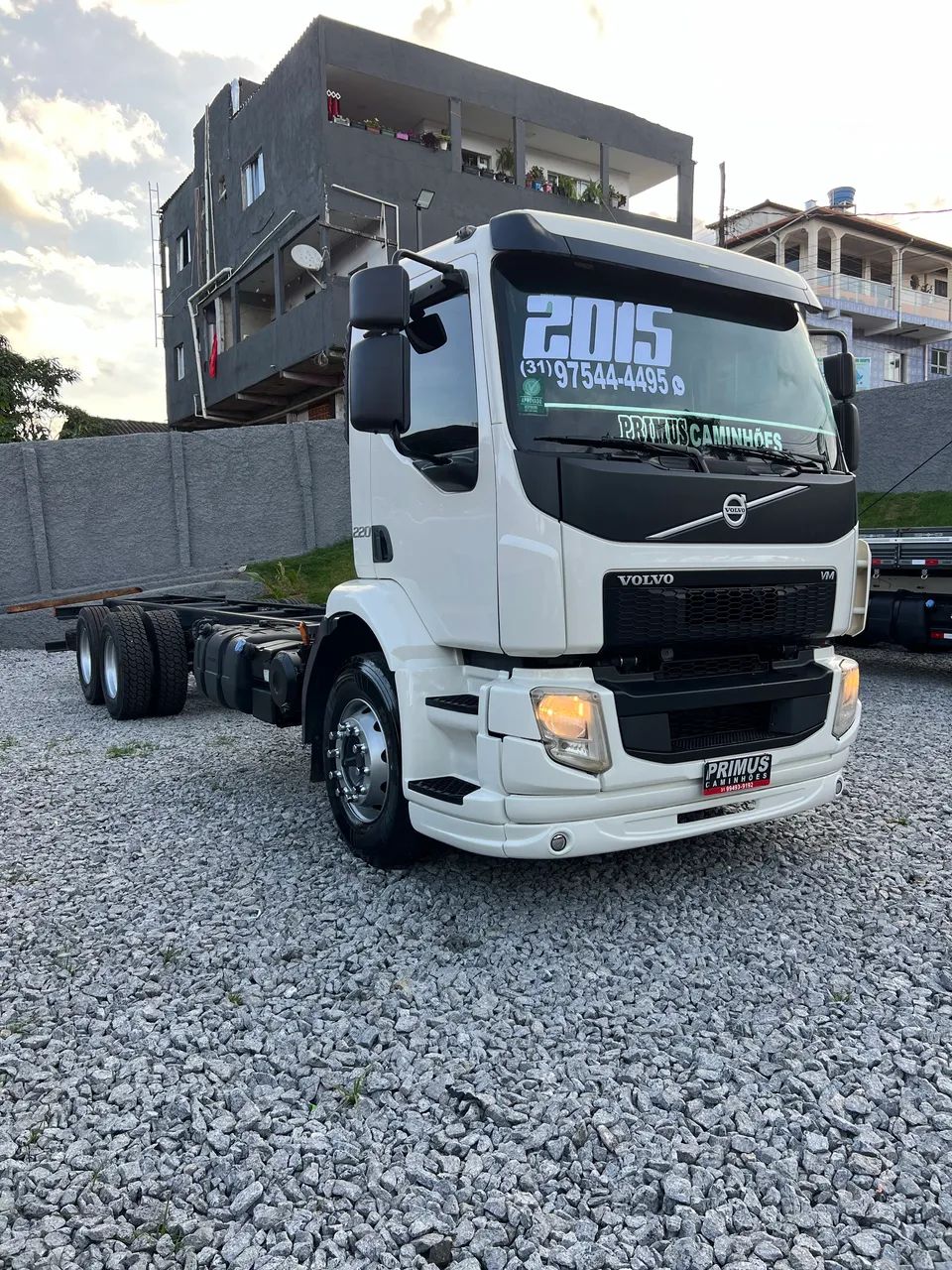 Caminhão Truck vm 220 2015