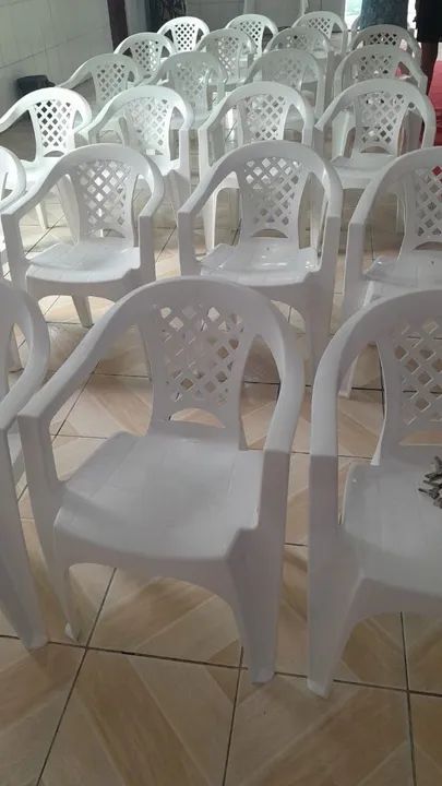 35 Cadeiras Semi-novas! Apenas 40$ Cada - Foto 2
