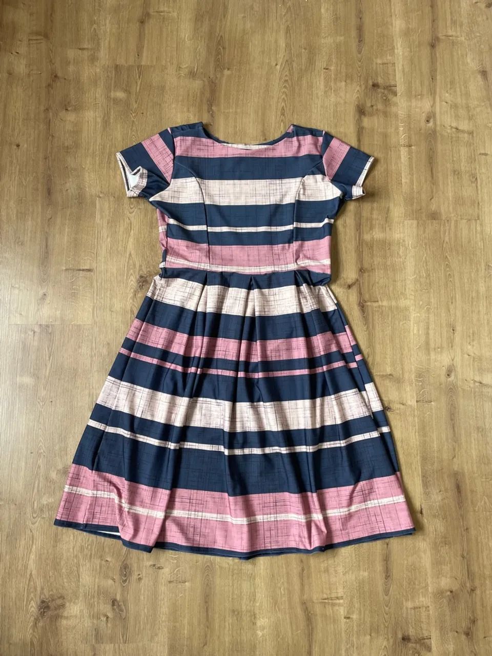 Vestido midi mangas curtas listras tam M / G