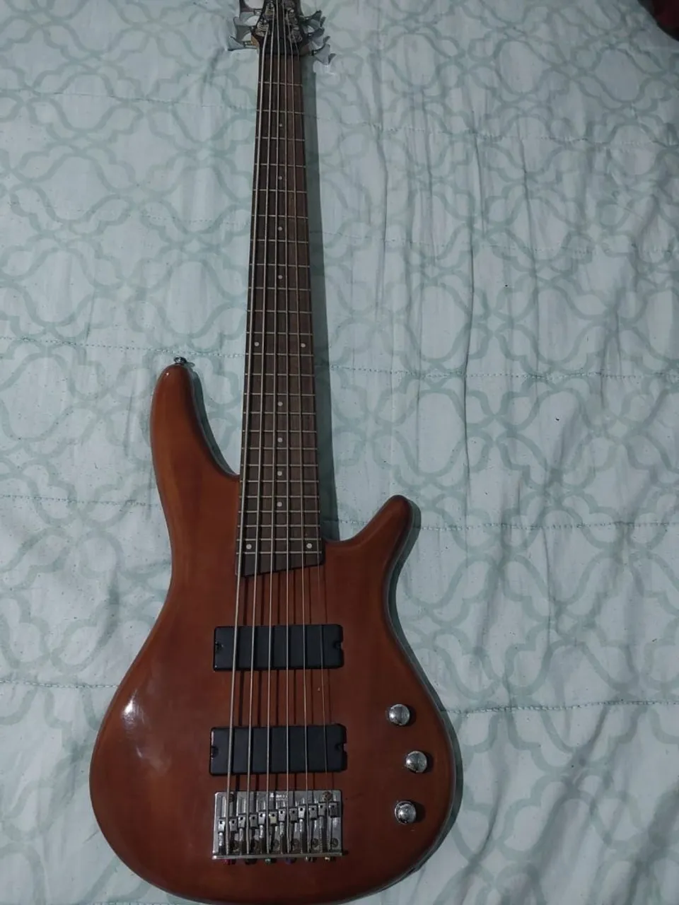 Baixo Ibanez 6 Cordas