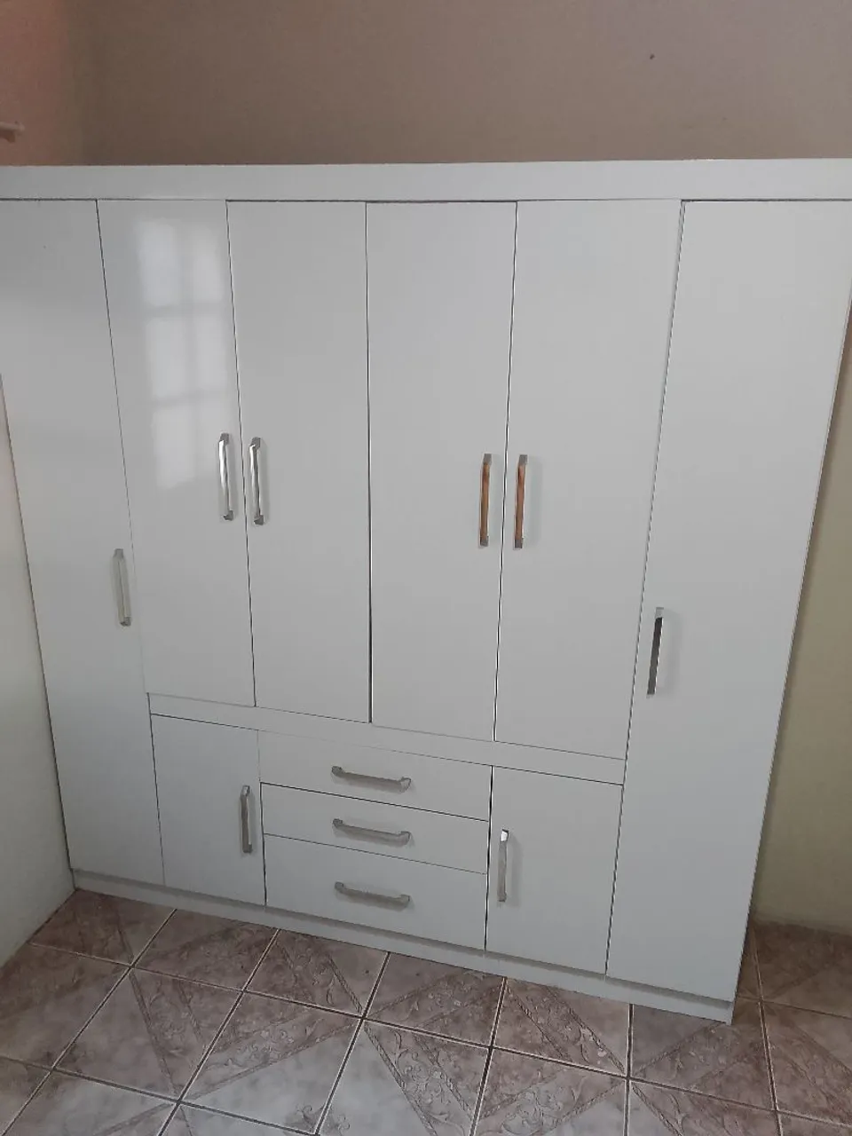 Guarda-Roupa Branco Espaçoso e Moderno e com a entrega e montagem grátis