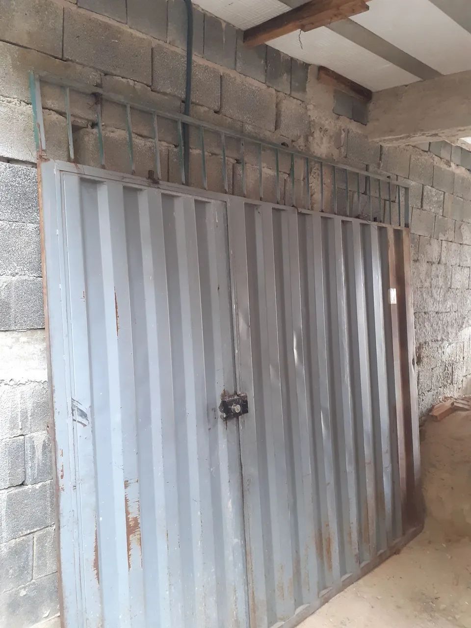 Vendo um portão de garagem 257 por 270