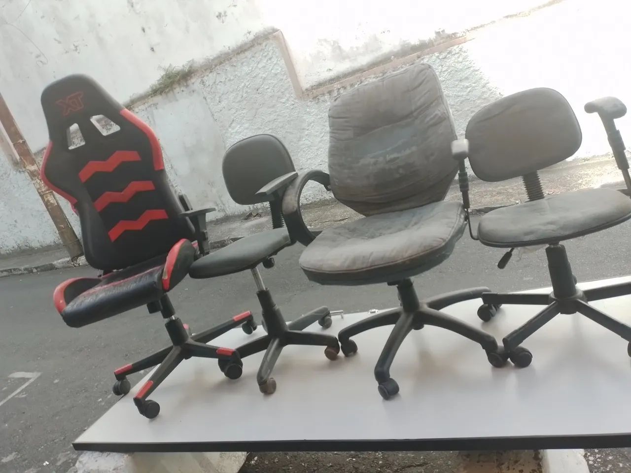 Cadeira para escritório  com avarias - Foto 4