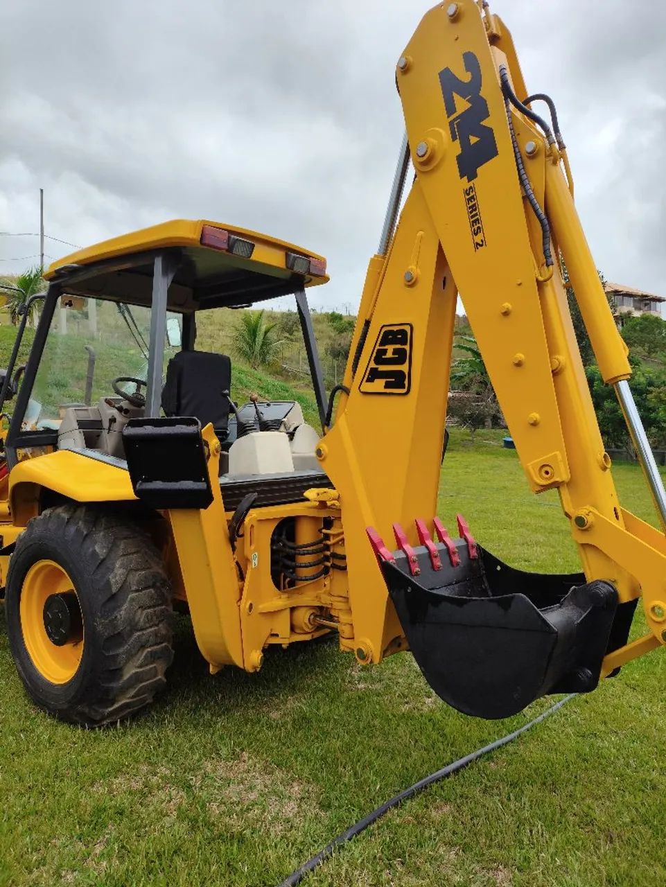 Retroescavadeira JCB 214Serie 2 - Foto 3