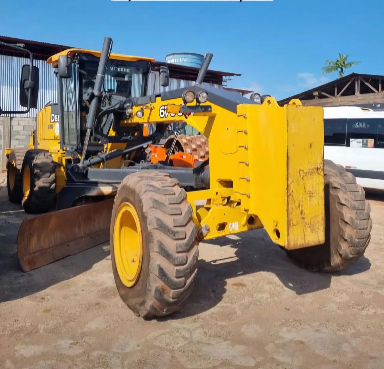 Motoniveladora Deere 670
