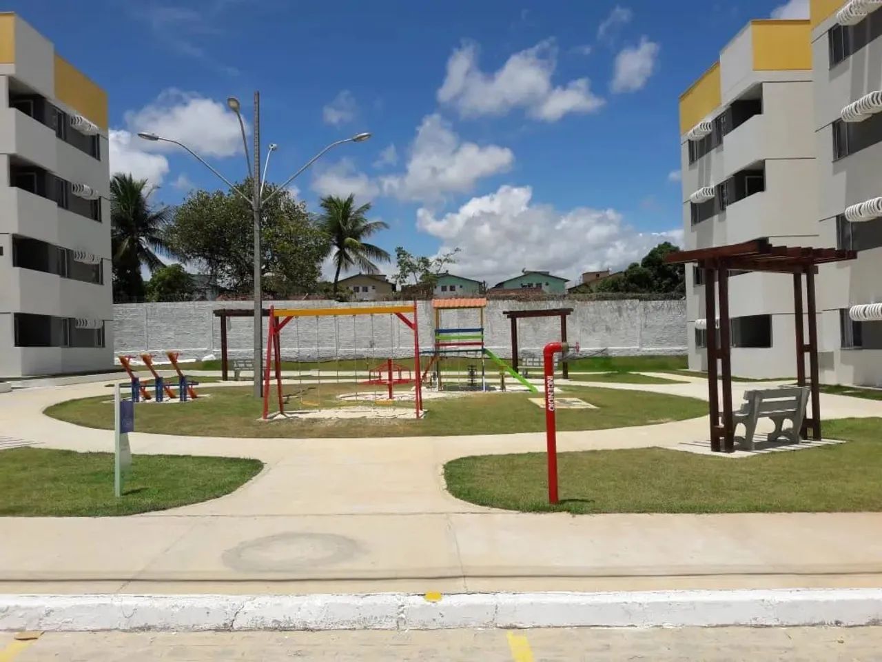Vendo apto 2/4 em condomínio fechado com varanda - Foto 3